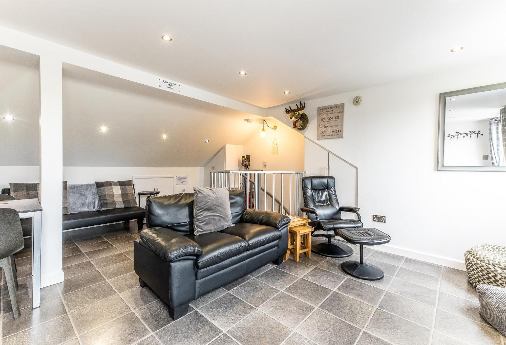 Upside Down House - Sleeps Up To 6 Guests - Great For Family And Friends Gatherings,Corporate Events ,Near Sherwood Forest At Fairview Farm In Nottingham Set In 88 Acres 외부 사진