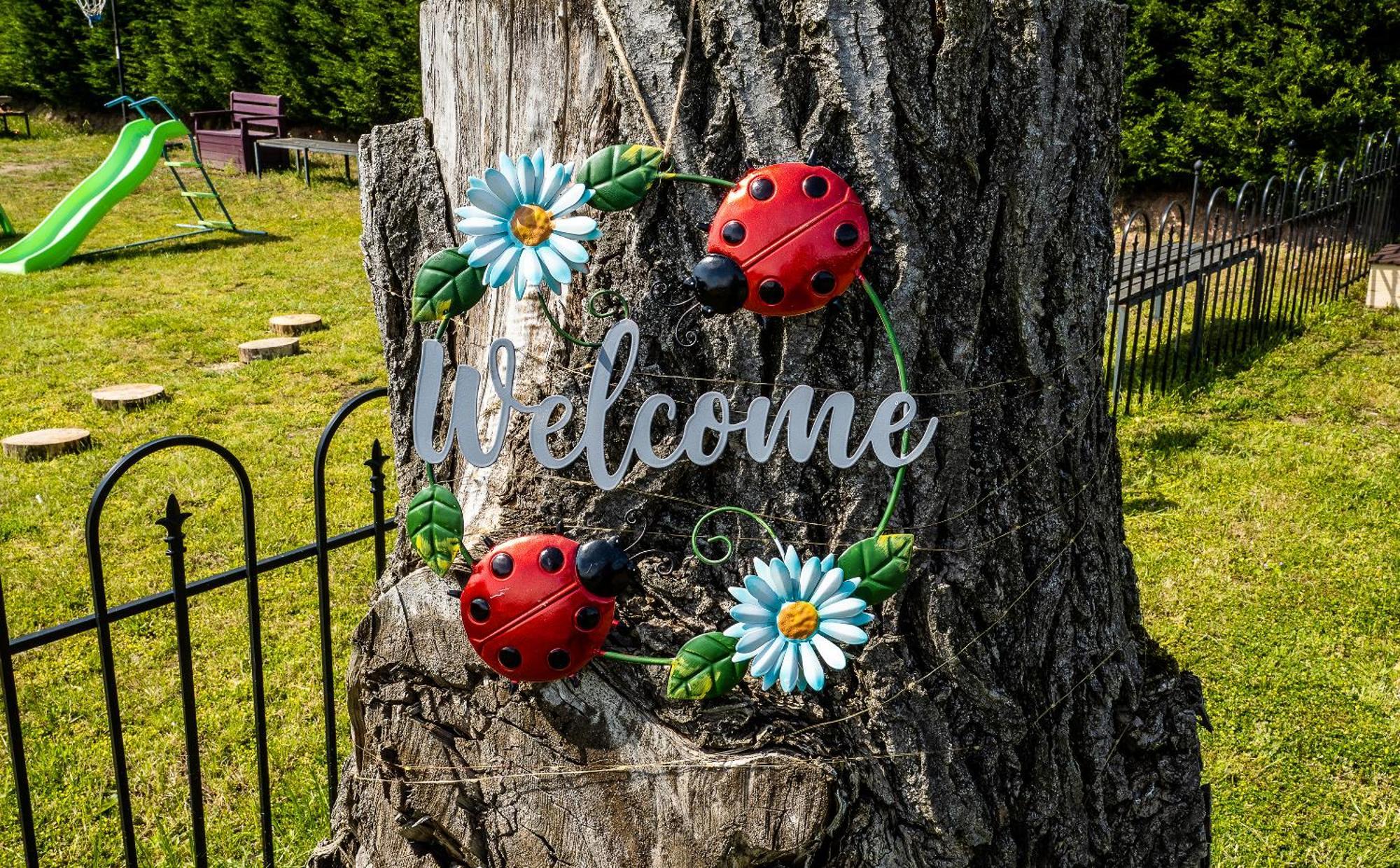Upside Down House - Sleeps Up To 6 Guests - Great For Family And Friends Gatherings,Corporate Events ,Near Sherwood Forest At Fairview Farm In Nottingham Set In 88 Acres 외부 사진