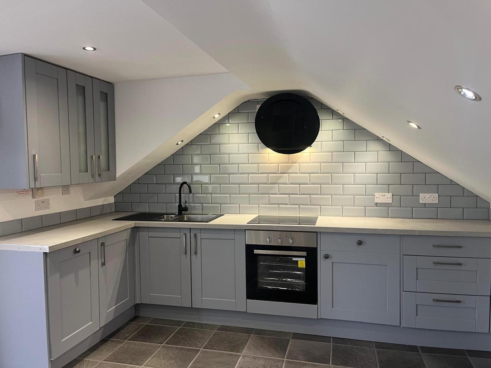 Upside Down House - Sleeps Up To 6 Guests - Great For Family And Friends Gatherings,Corporate Events ,Near Sherwood Forest At Fairview Farm In Nottingham Set In 88 Acres 외부 사진