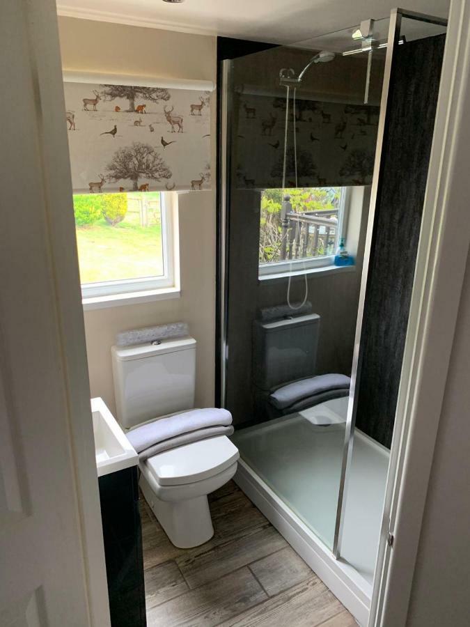 Upside Down House - Sleeps Up To 6 Guests - Great For Family And Friends Gatherings,Corporate Events ,Near Sherwood Forest At Fairview Farm In Nottingham Set In 88 Acres 외부 사진